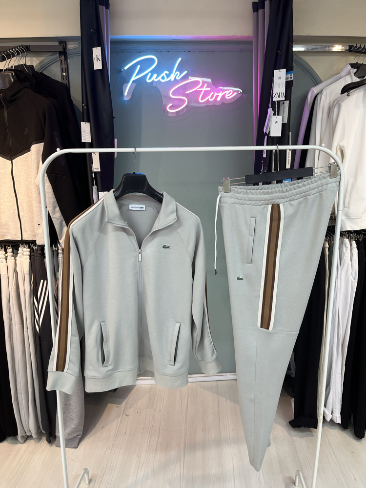 Lacoste Açik Bej Şeritli Esorfman Takimi – Erkek Spor Giyim