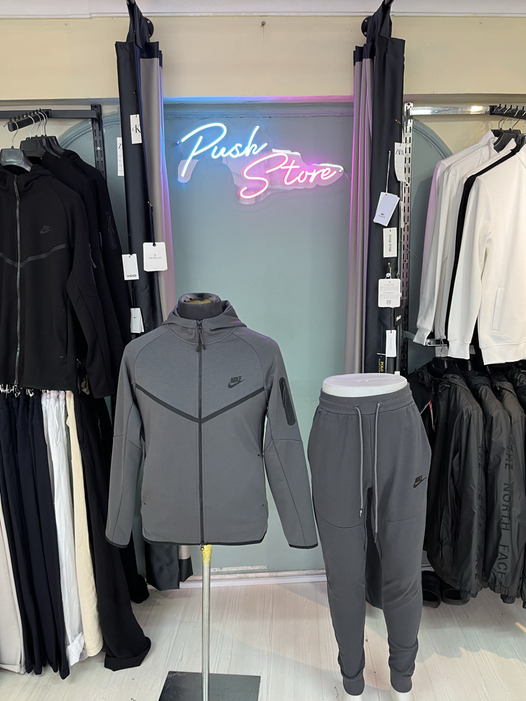 Nike Tech Gri Kapusonlu Esorfman Takimi – Erkek Spor Giyim