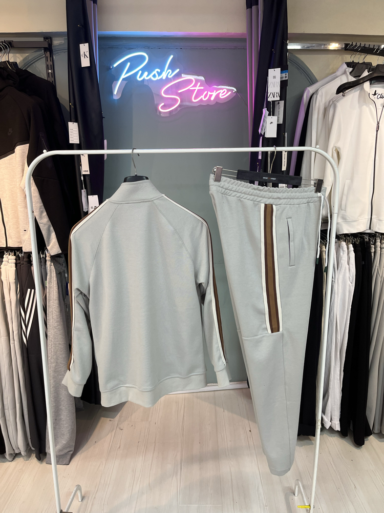 Lacoste Açik Bej Şeritli Esorfman Takimi – Erkek Spor Giyim