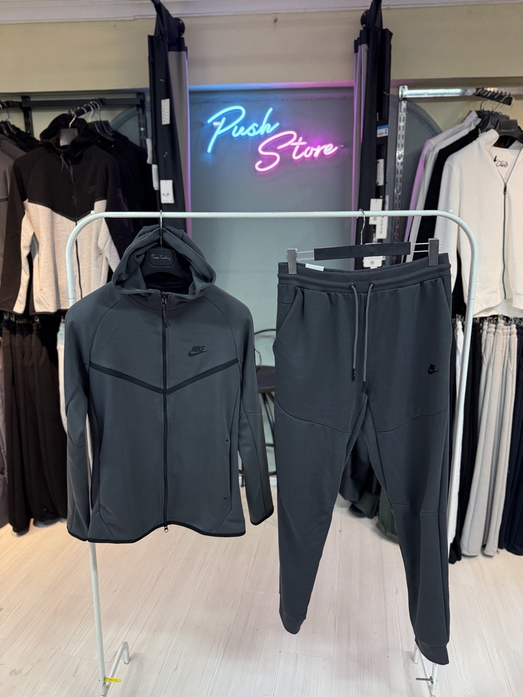 Nike Tech Gri Kapusonlu Esorfman Takimi – Erkek Spor Giyim