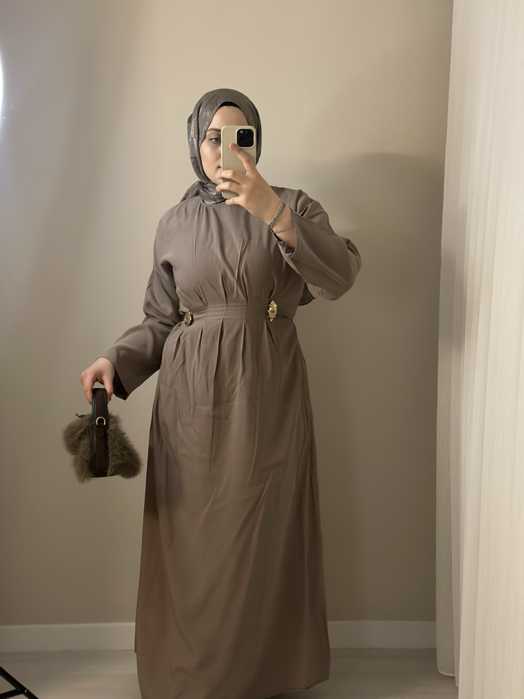 Bel detaylı elbise 