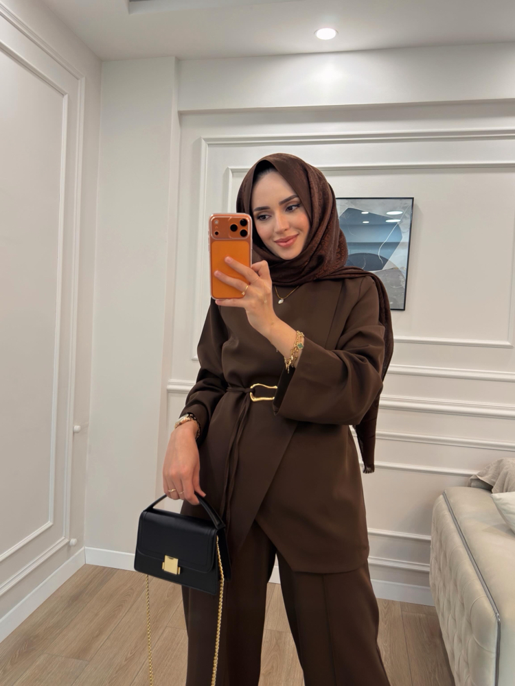Çapraz Ön Detaylı Pantolonlu Takım