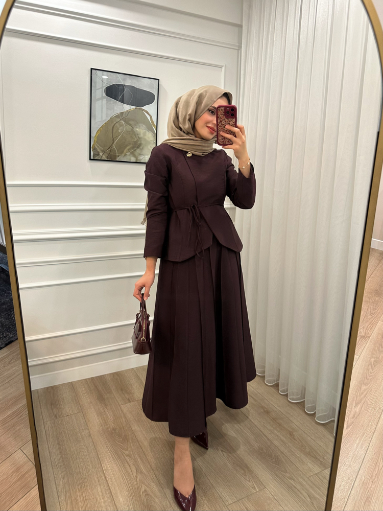 Broşlu Pile Detaylı Etekli Takım