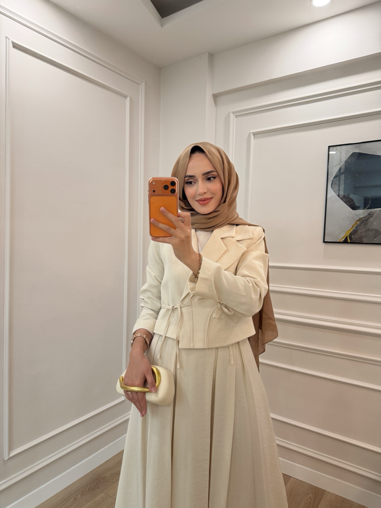 YAKA DETAYLI ETEKLİ TAKIM