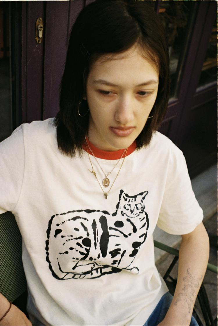 Oturaklı Kedi Tshirt