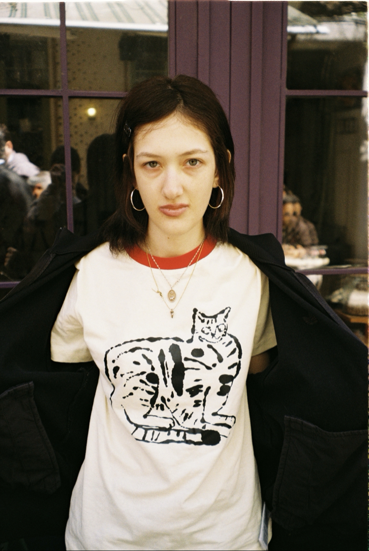 Oturaklı Kedi Tshirt