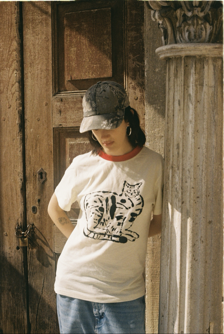 Oturaklı Kedi Tshirt
