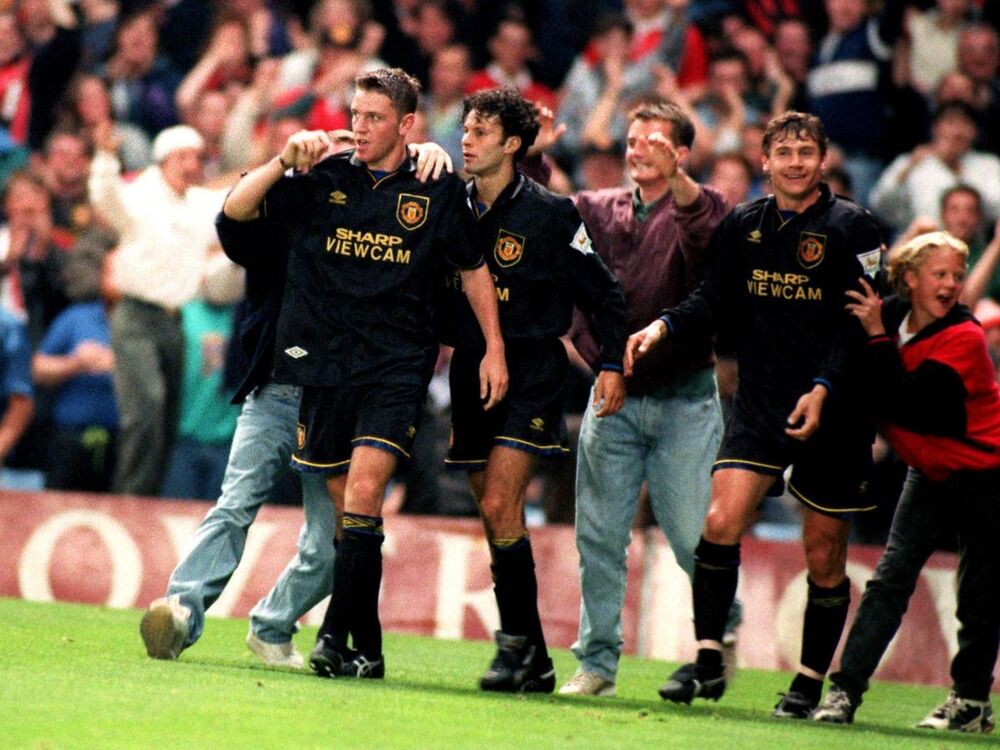 Manchester United 1993-1995 Away Shirt
