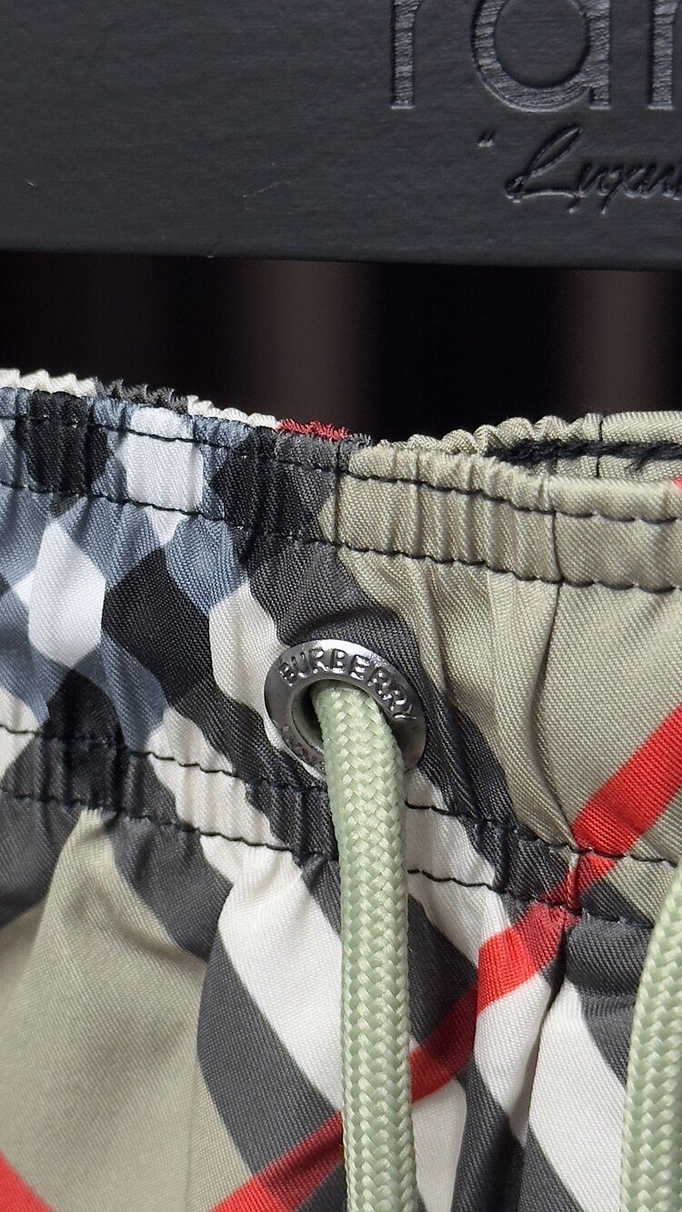 Burberry Yeni Sezon Deniz Şortu ( İthal )