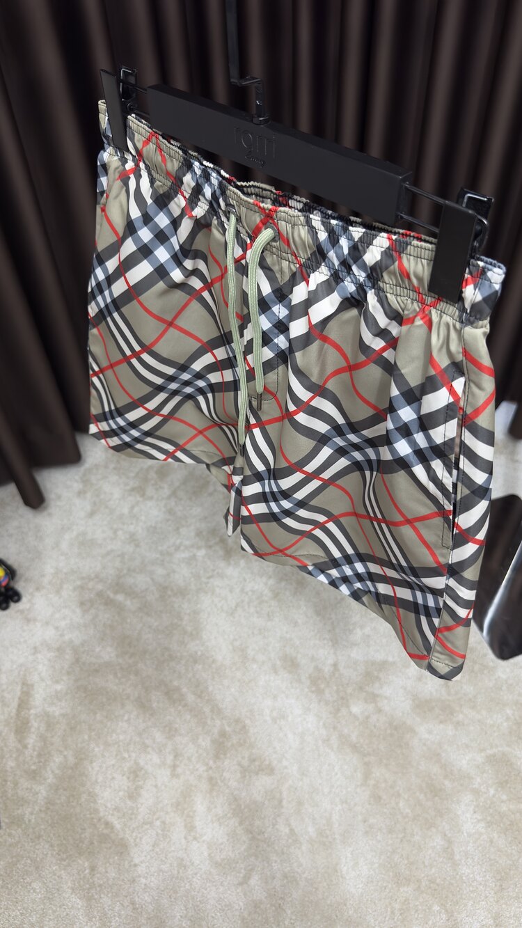 Burberry Yeni Sezon Deniz Şortu ( İthal )