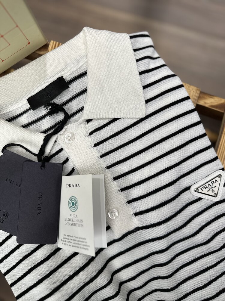 Prada Metal Armalı Çizgili Triko Yaka T-Shirt