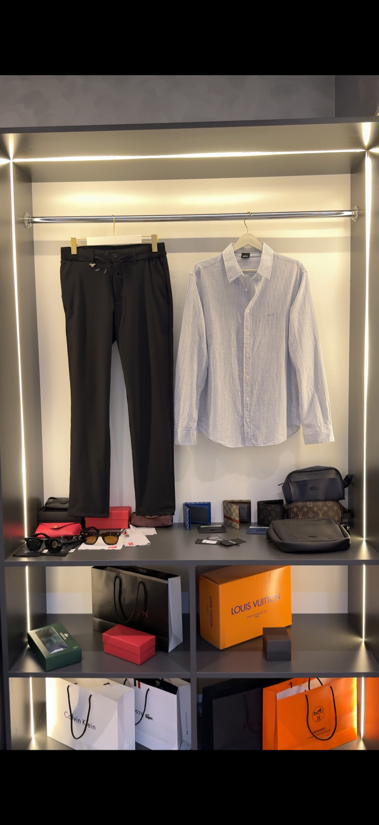 BOSS KETEN GÖMLEK PRADA JOGGER KOMBİN