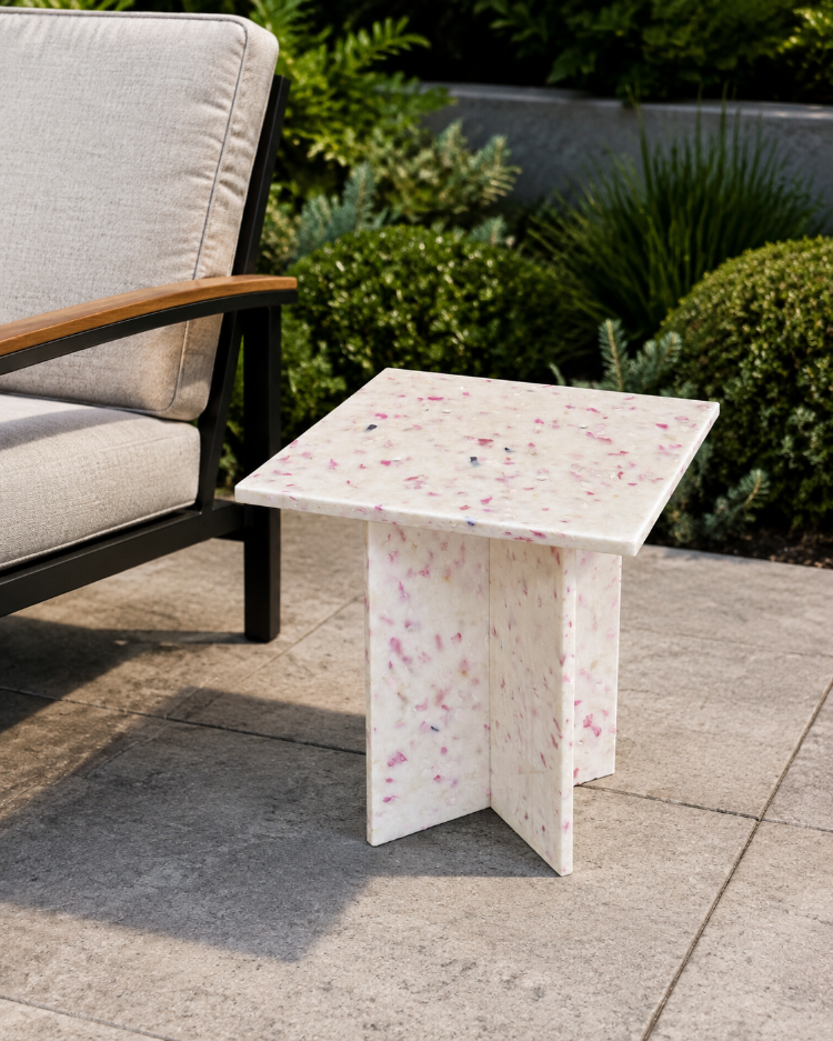 Cubo Orta Sehpa – Geri Dönüştürülmüş Plastikten Tasarım Sehpa (40x40 cm)