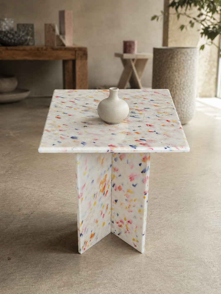 Cubo Orta Sehpa – Geri Dönüştürülmüş Plastikten Tasarım Sehpa (40x40 cm)