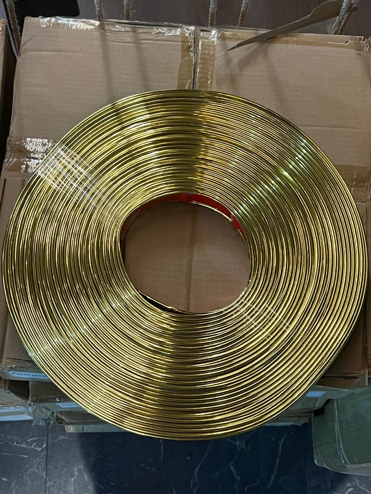 Gold PVC Ayna Çerçevesi – Esnek Dekoratif Kenar Profili