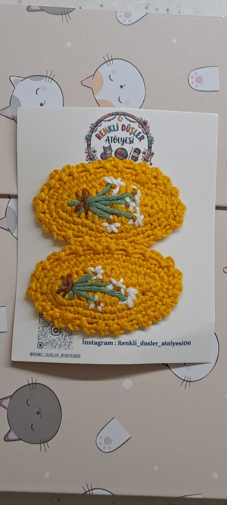 Çiçek desenli örgü toka