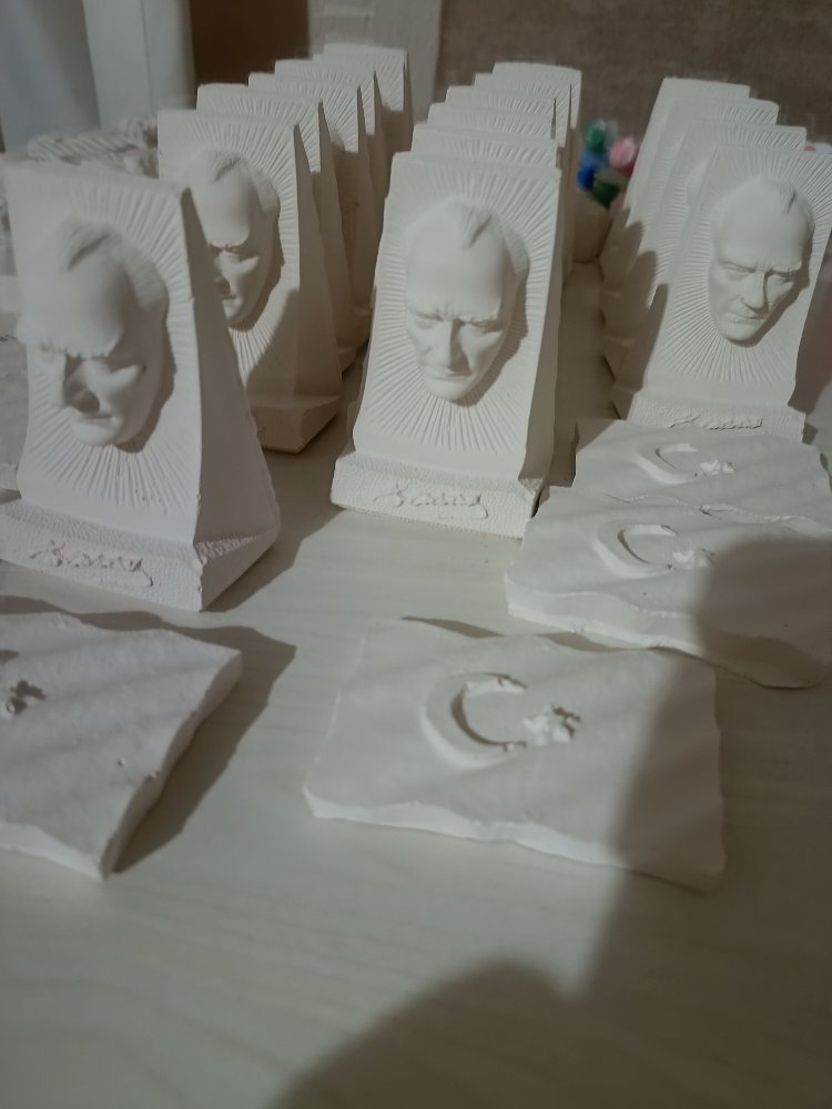 Atatürk büstü tek obje