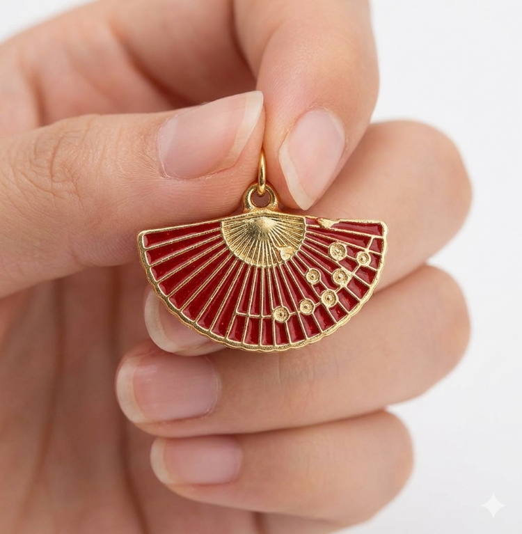 Yelpaze Charm