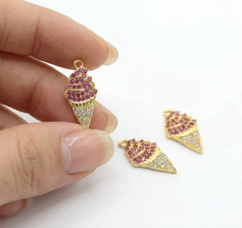 Taşlı Dondurma Charm