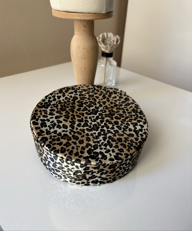 Saten Leopar Kep