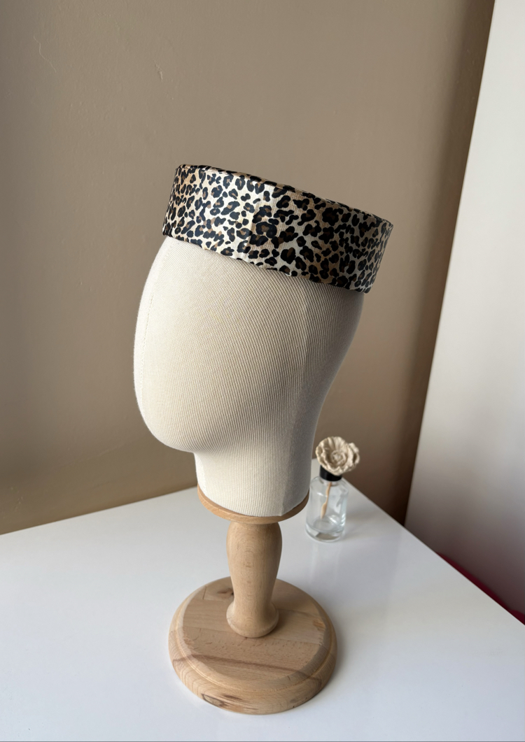 Saten Leopar Kep