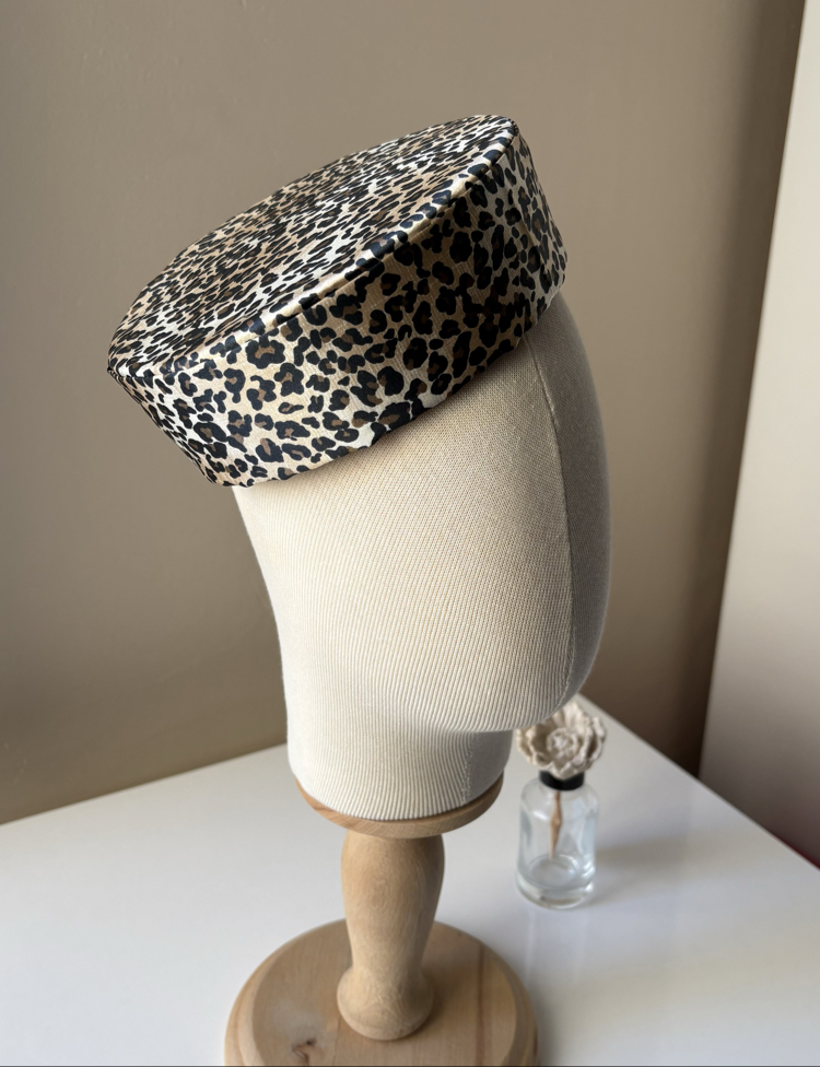 Saten Leopar Kep