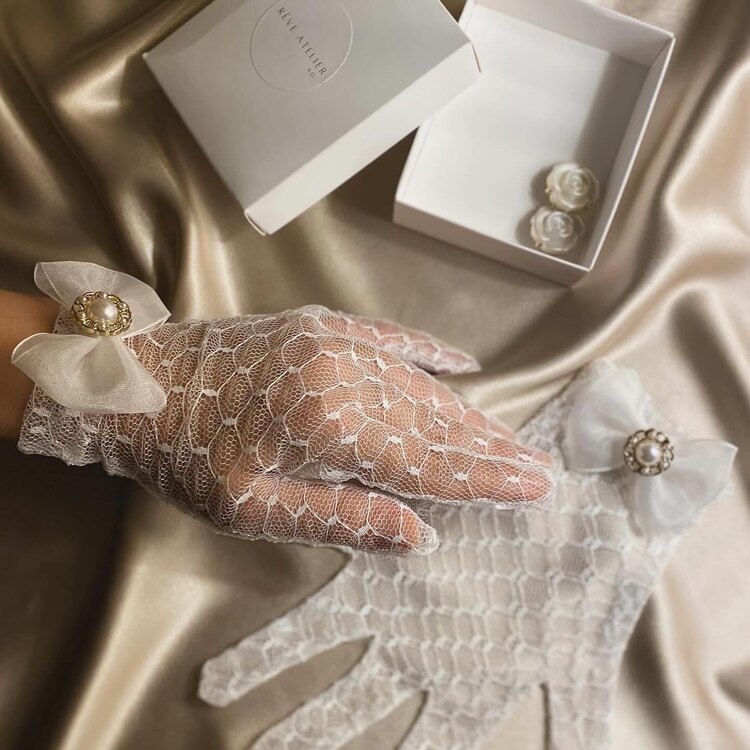 Lady Pearl-white