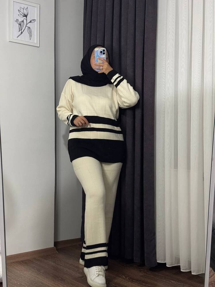 Siyah Çizgili Triko Takım - Krem