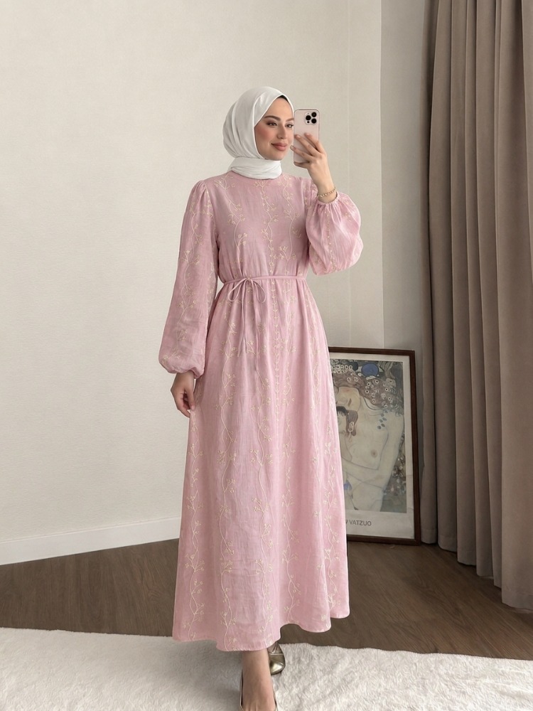 Bel Bağlamalı Nakış Detaylı Tensel Elbise - Pembe