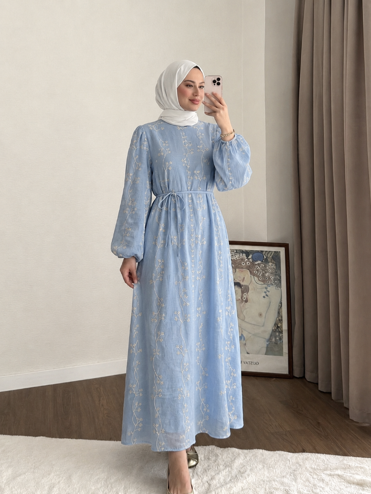Bel Bağlamalı Nakış Detaylı Tensel Elbise - Mavi