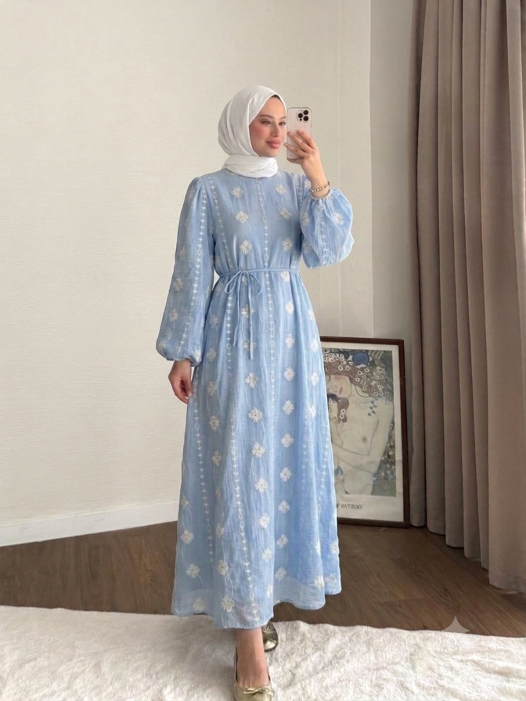 Bel Bağlamalı Nakış Detaylı Tensel Elbise - Mavi