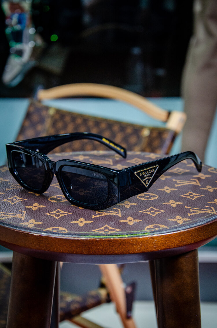 Prada Üçgen Logolu Kadın Güneş Gözlüğü