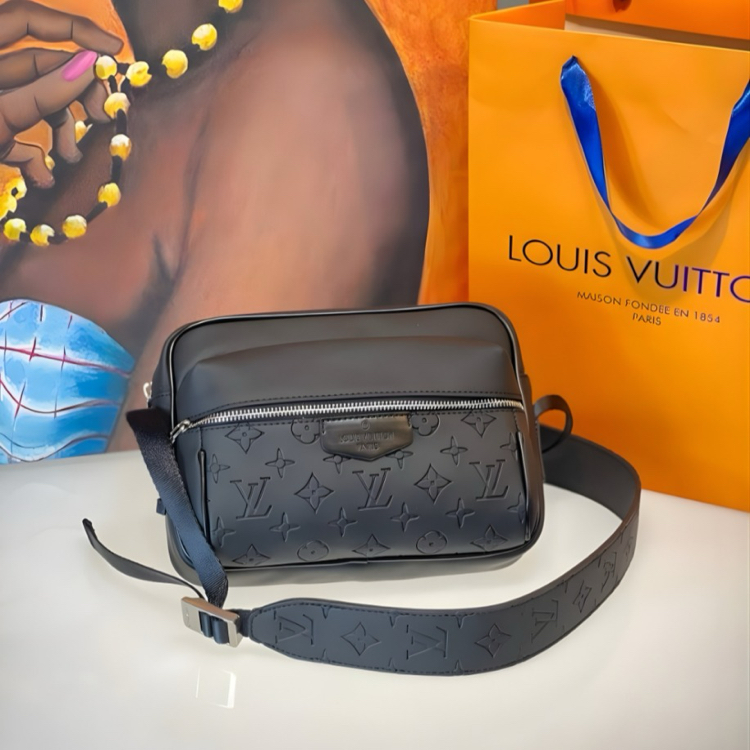 LOUIS VUITTON Siyah Kabartmalı Monogram Omuz / Çapraz Askılı Çanta