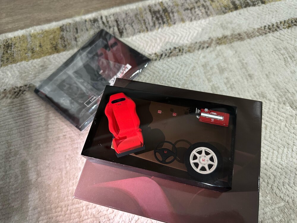 1:18 Motorhelix Honda Civic TypeR (EK9)Customized Version