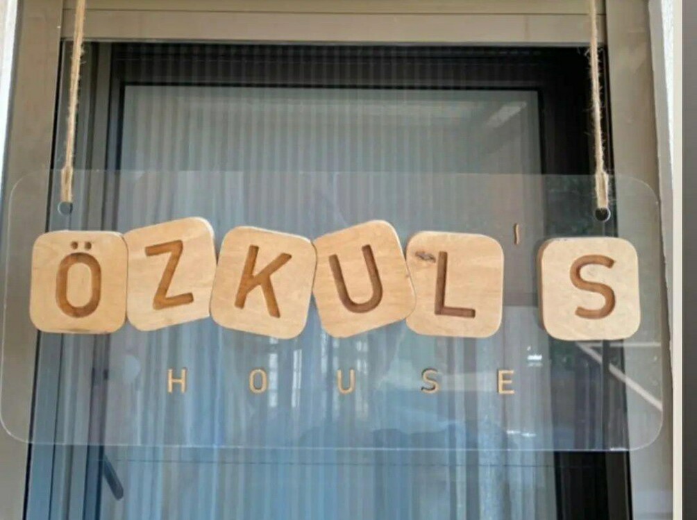 Ahşap scrabble kapı süsü
