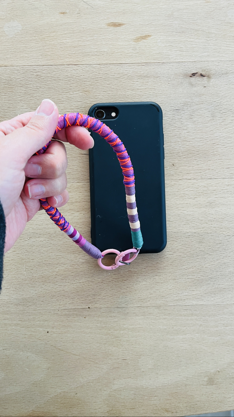 Kısa Telefon İpi – Çok Amaçlı Telefon Askı