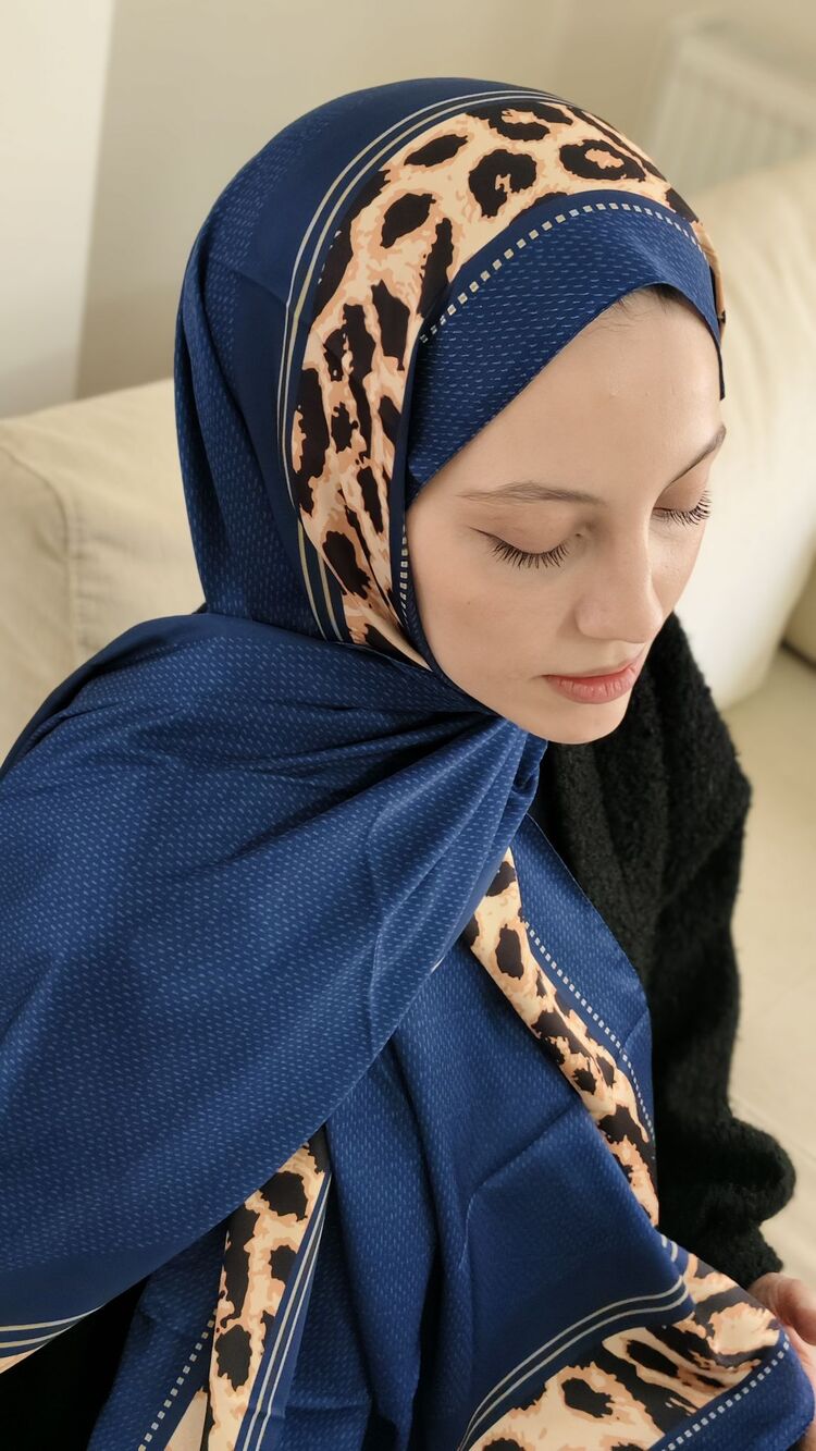 Leopar Desenli İpeksi Vual Şal