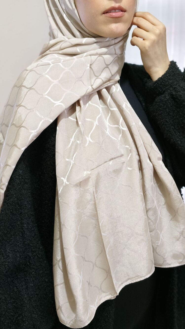 Parlak Desenli Krem Jakar Şal