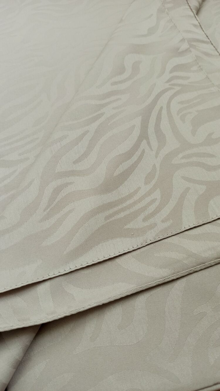 Zebra Desen Kırık Beyaz Jakar Şal
