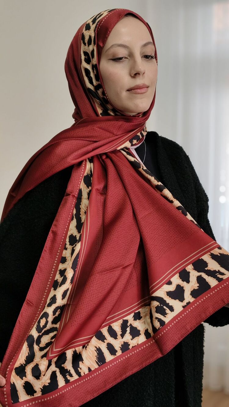 Leopar Desenli İpeksi Vual Şal