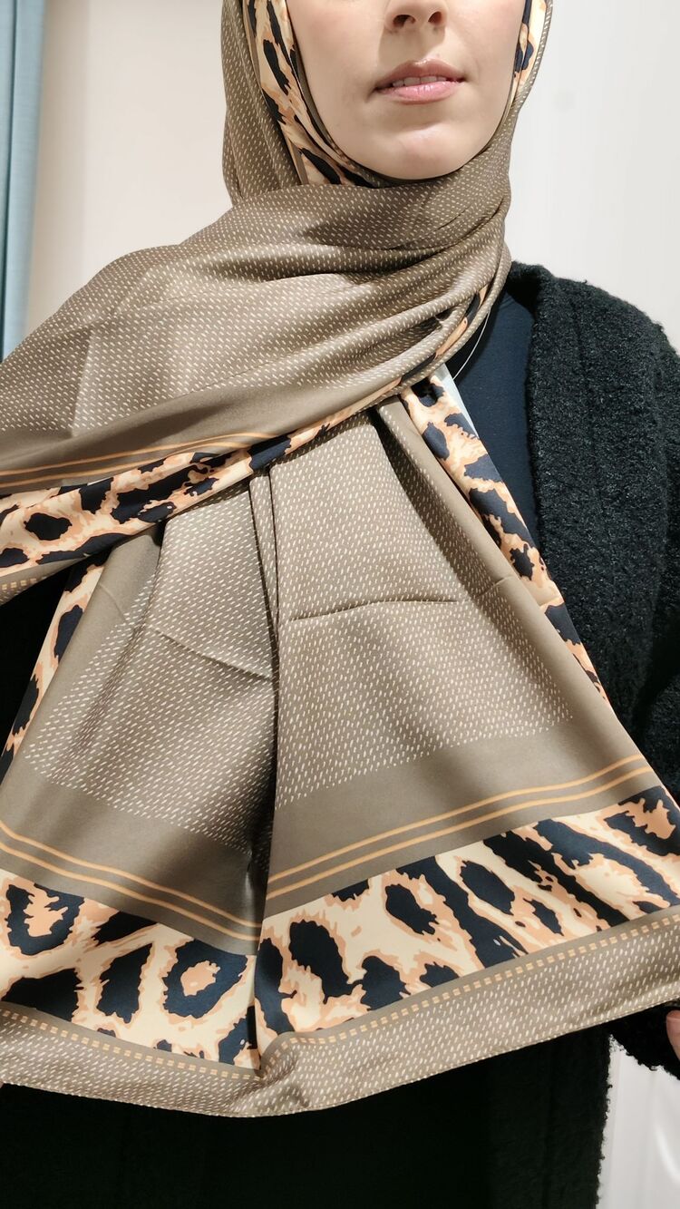 Leopar Desenli İpeksi Vual Şal