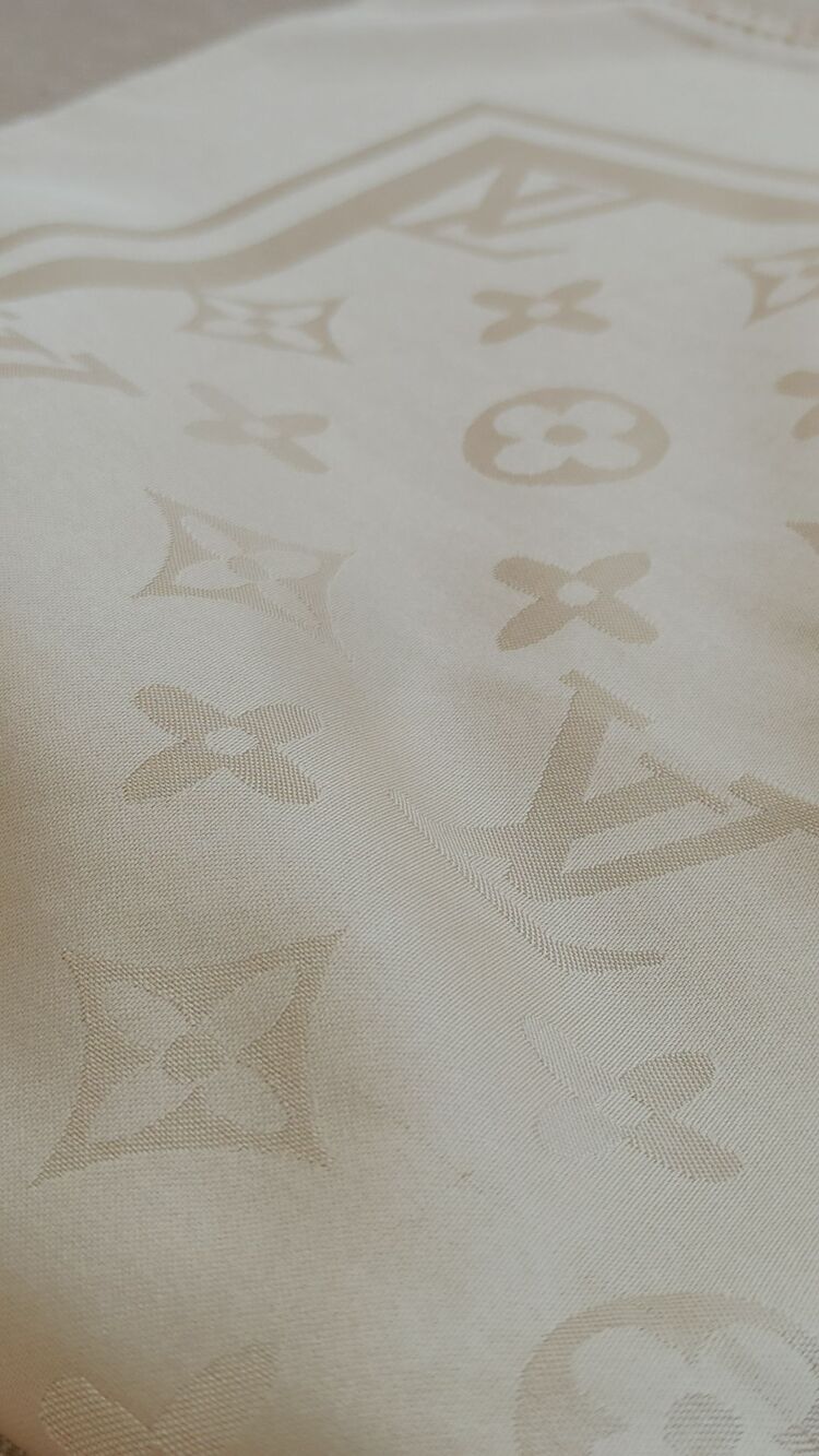 LV Krem Jakar Eşarp