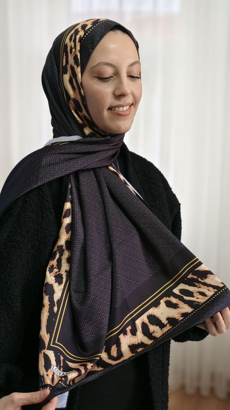 Leopar Desenli İpeksi Vual Şal