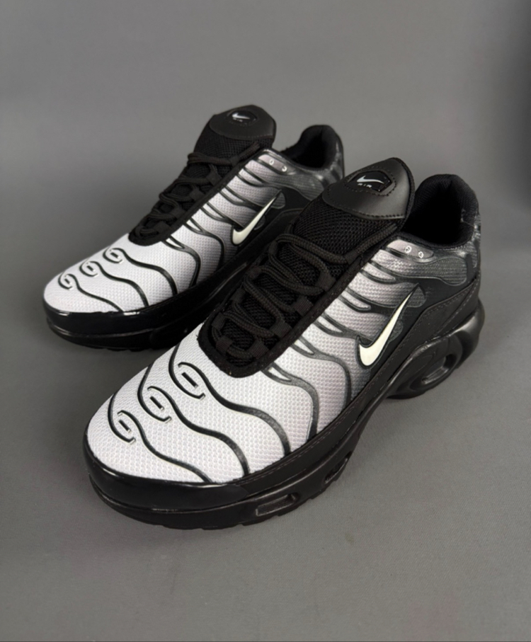 Nike Air Max Plus Triple  (40-46)
