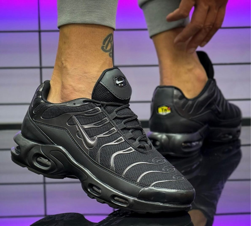Nike Air Max Plus Triple  (40-44)