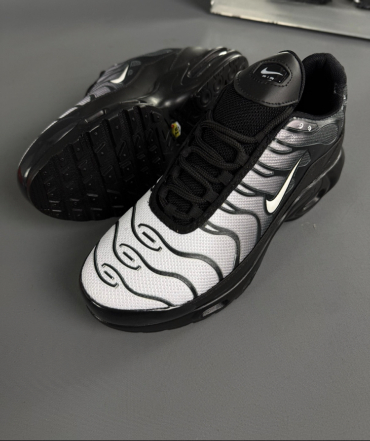Nike Air Max Plus Triple  (40-46)