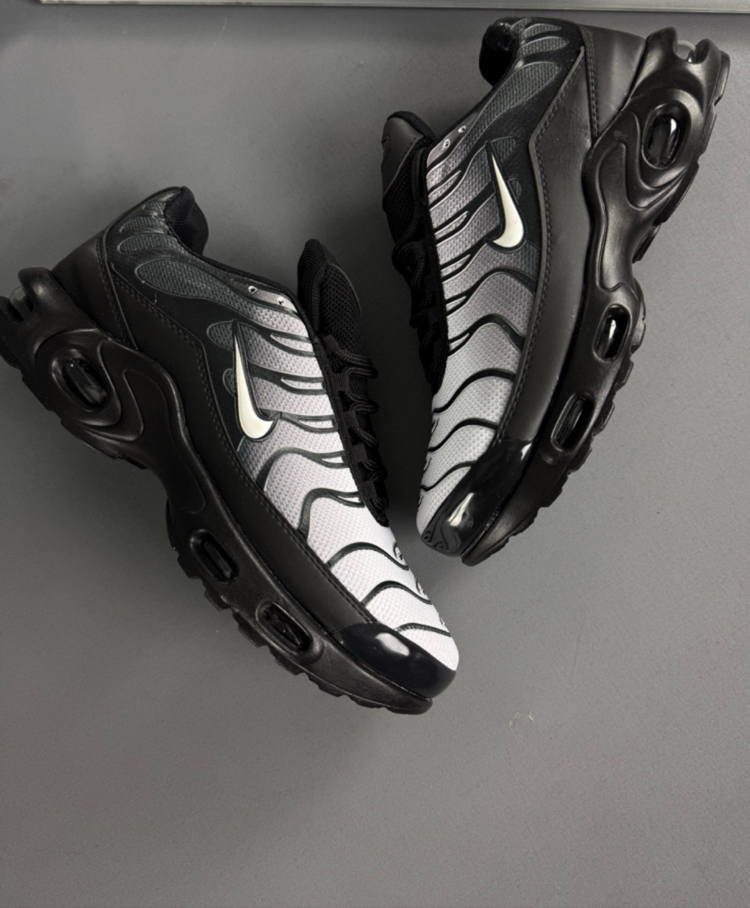 Nike Air Max Plus Triple  (40-46)