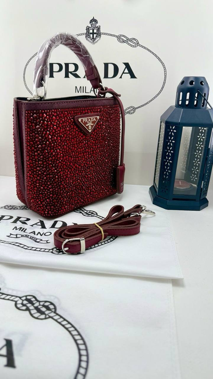 Guess taşlı kırmızı