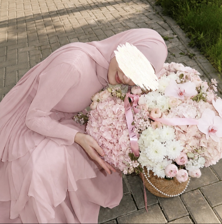 Pembe kat kat elbise 