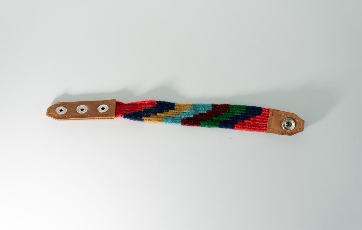 Su Yolu Bordür Motifli El Dokuması Kilim Bileklik – Çok Renkli